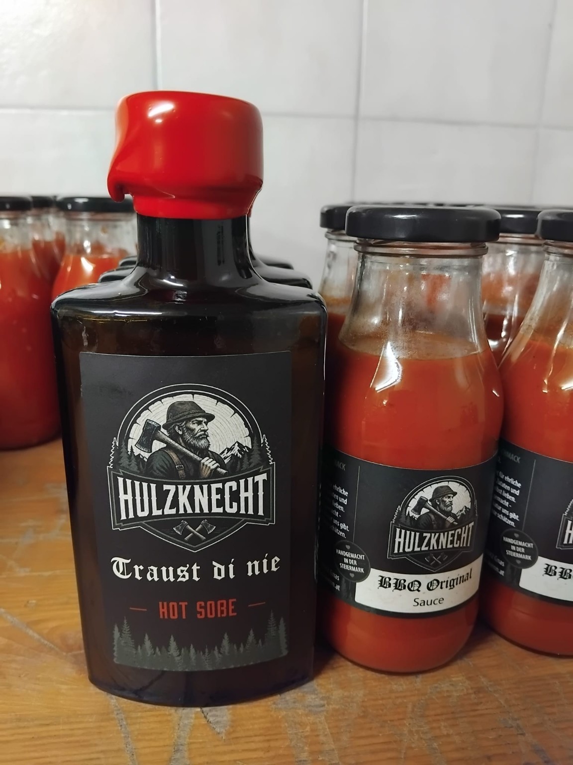 HULZKNECHT Traust di nie Hot Sauce vor weiteren HULZKNECHT Saucen